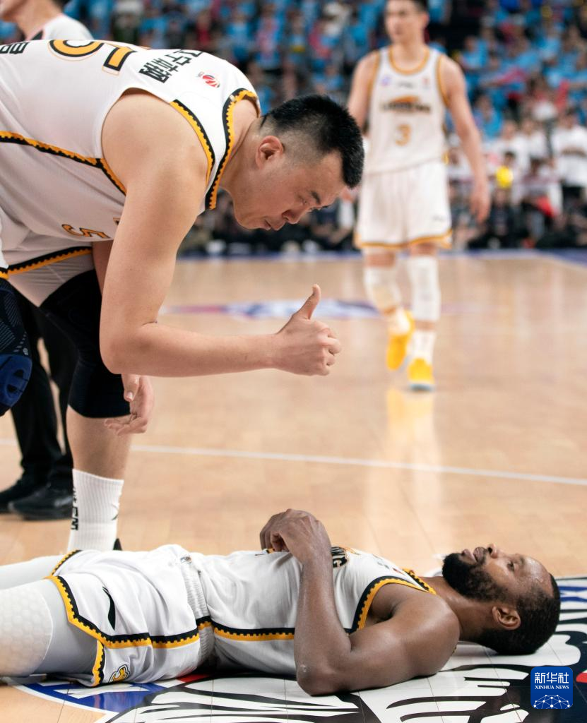 爱游戏体育-切尔西迎全明星赛关键赛辽宁本钢临场应变备战欧超杯，现场解说直呼：辽宁本钢状态回暖备战德国杯 